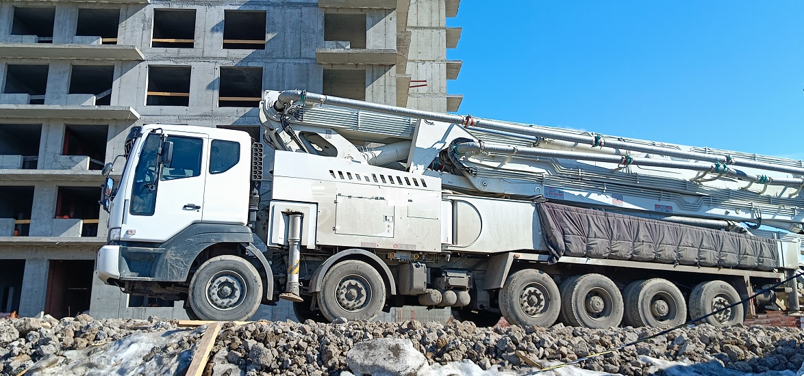 Услуги и заказ бетононасосов для заливки бетона в Карелии