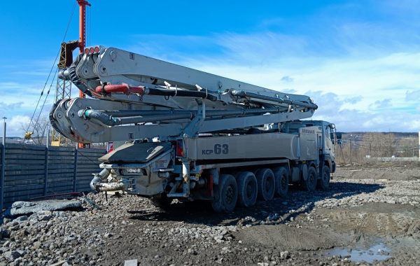 Услуги бетононасоса КСР-63 с длиной подачи до 63 метров - Кондопога, заказать или взять в аренду