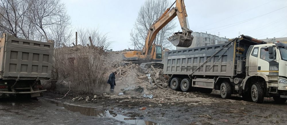 Демонтажные работы спецтехникой (экскаваторы, гидроножницы) стоимость услуг и где заказать - Кондопога