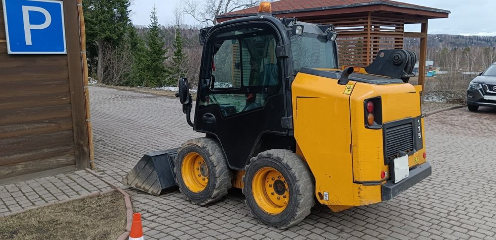 Фронтальный погрузчик Услуги минипогрузчика JCB 175 для земляных работ взять в аренду, заказать, цены, услуги - Кондопога