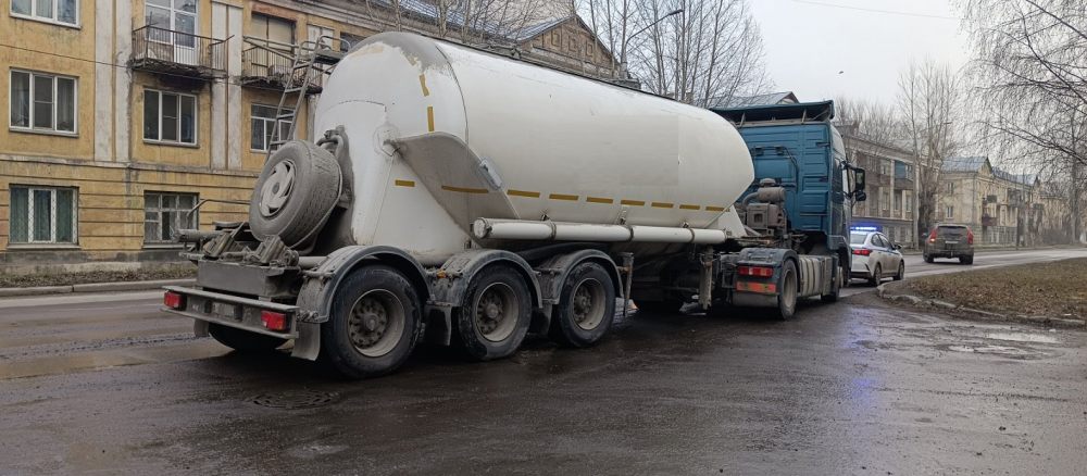 Цементовоз Перевозка цемента полуприцепами взять в аренду, заказать, цены, услуги - Петрозаводск