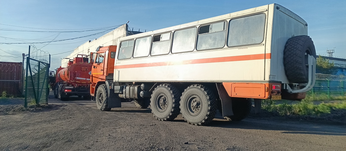 Вахтовые перевозки сотрудников автобусами и спецтехникой в Рускеале